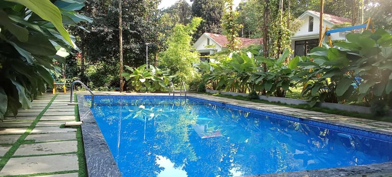 Le Vista Resort สุลต่านบาเทรี ภายนอก รูปภาพ