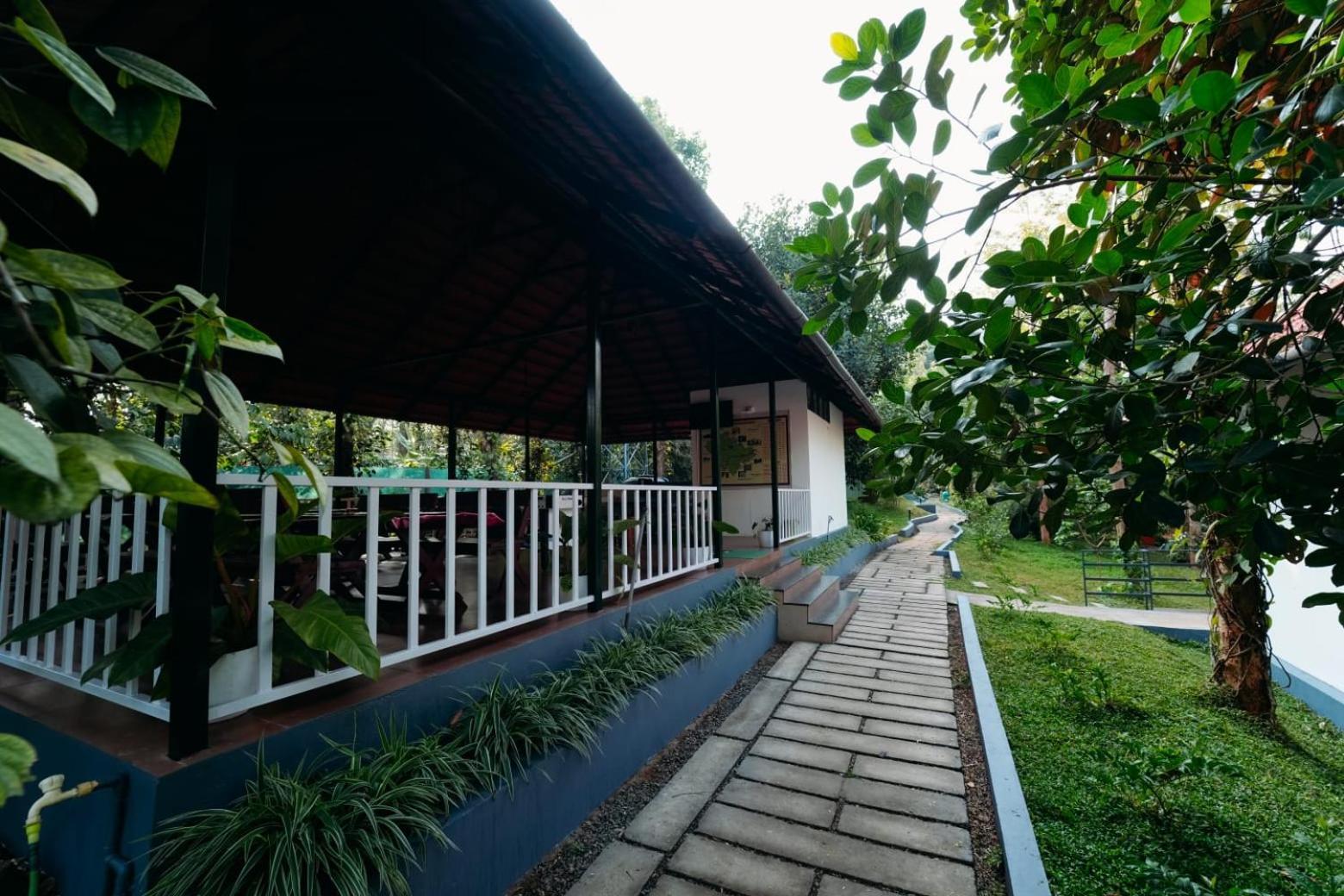 Le Vista Resort สุลต่านบาเทรี ภายนอก รูปภาพ